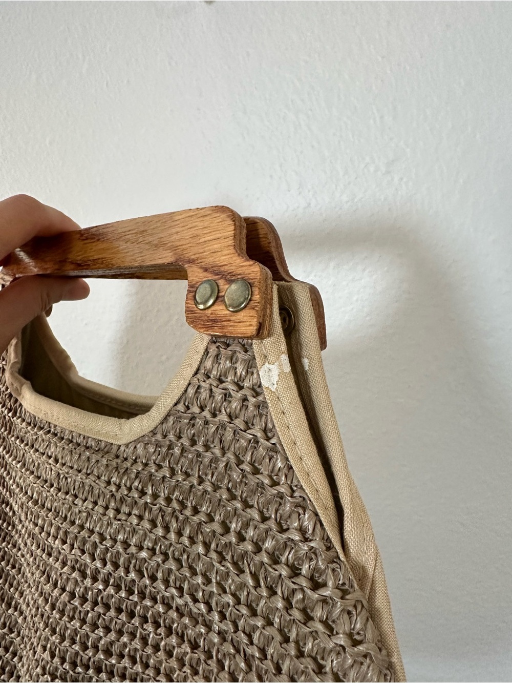 Vintage 70's Biege Raffia Woven Fabric Combo Wooden Top Handle Small Hand Bag - Picture 12 of 13